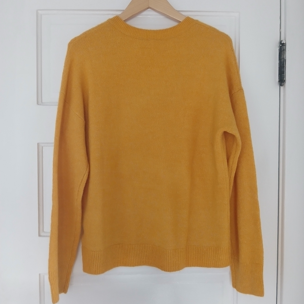 GAP Sweater Cozy Vibrant Gold Warm V-neck Relaxed Fit Long Sleeves Ribbed Knit - Picture 4 of 10